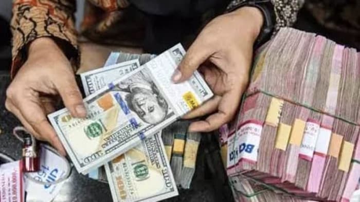 H+2 Lebaran, Rupiah Melemah Dekati Level Rp17.000 per Dolar AS